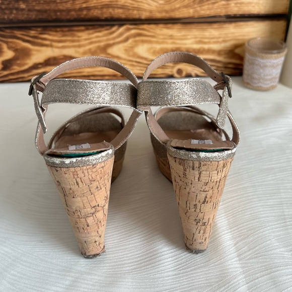 Steve Madden Gold Glitter Wedges Size 7.5 - Picture 3 of 4